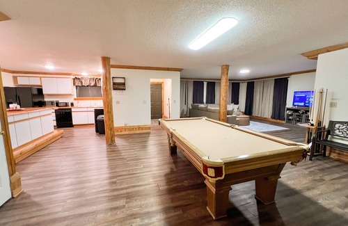 Red Lodge Cabin | Enjoy Mountain Views and Room for All at Log Cabin Lodge