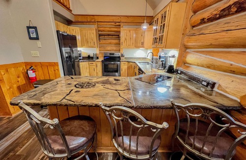 Red Lodge Cabin | Enjoy Mountain Views and Room for All at Log Cabin Lodge