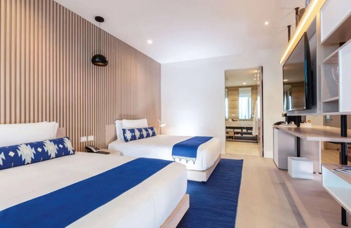 Downtown Cancun Hotel | Enjoy Oceanview Escape | Poolside Suite in Vibrant Puerto Cancun