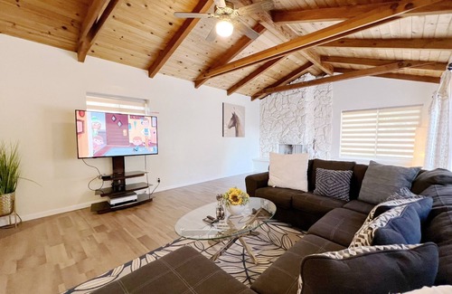 Dublin House | Enjoy quiet 4B2b with 2 king in downtown Dublin