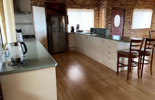 Little Grove House | Enjoy Sunrise Views from the comfort of this beautiful home away from home!