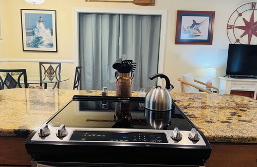 Morehead City House | Enjoy the Beach, Birds and Boats @ The Bluebird