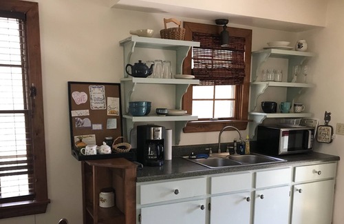 Lookout Mountain Cottage | Enjoy the mountain and the city!