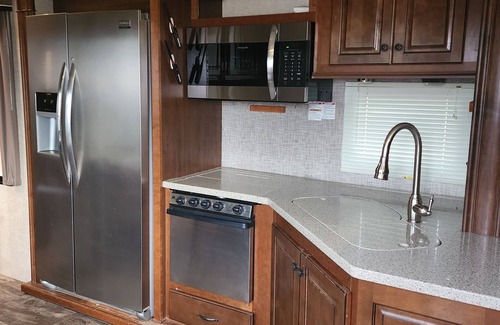 Waveland House | Enjoy the weekend in this enchanting RV while waiting for the Eclipse 2024