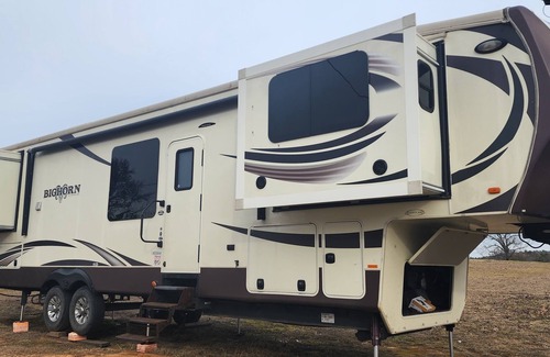 Waveland House | Enjoy the weekend in this enchanting RV while waiting for the Eclipse 2024