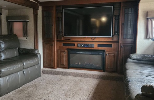 Waveland House | Enjoy the weekend in this enchanting RV while waiting for the Eclipse 2024