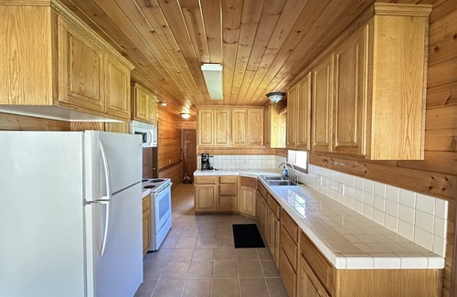 Klamath House | Enjoy this cozy family-style home along the Klamath River, just off HWY 101!