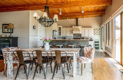 Livingston House | Enjoy your own stretch of the Yellowstone at Mayfly Manor