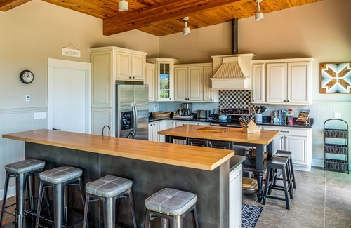 Livingston House | Enjoy your own stretch of the Yellowstone at Mayfly Manor