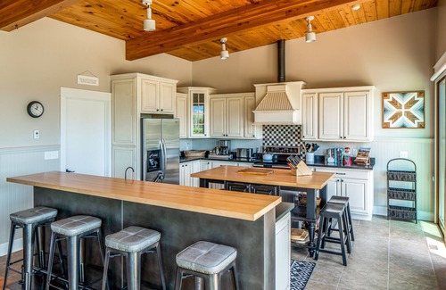 Livingston House | Enjoy your own stretch of the Yellowstone at Mayfly Manor