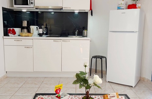 Tarajalillo House | Enjoy your Privacy in this Holiday Home in Bahía Feliz with Terrace