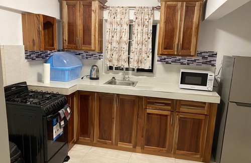 Port Antonio House | Enjoy your vacation/holiday in this beautifully one-bedroom unit