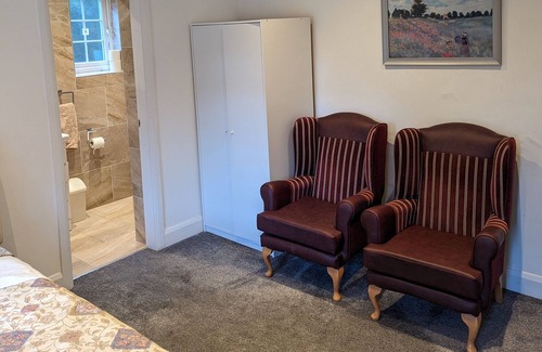 Chapeltown House | Ensuite Bedroom With Separate Entrance and Parking