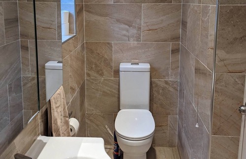 Chapeltown House | Ensuite Bedroom With Separate Entrance and Parking