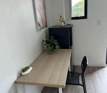 Guildford West House | Ensuite Double Room - Central & Convenient Location in Guildford West