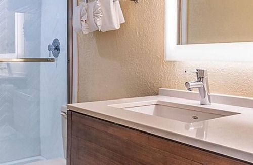 Miami Springs Hotel | Ensuring a Very Comfortable & Memorable Stay! Onsite Pool, Near Marlins Park