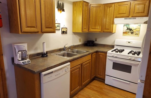 Warrens Cabin | Entertainment Cabin: Great for Gaming, Sporting Events