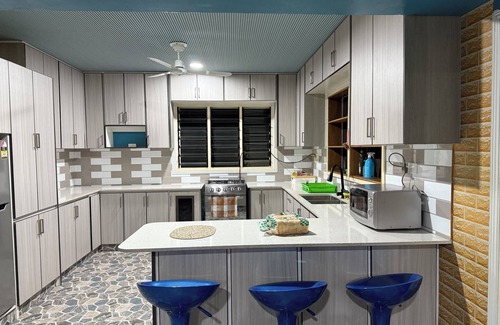 Tenaru House | Entire 3 Bedroom at Lonely Hill Apartment
