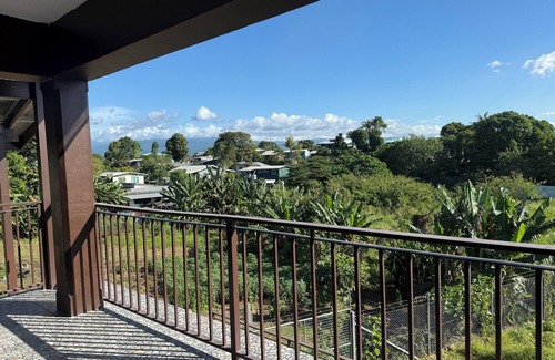 Tenaru House | Entire 3 Bedroom at Lonely Hill Apartment