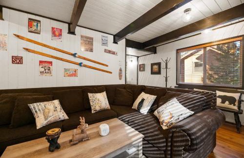 Big Bear Lake House | Entire Cabin, Walk to Ski Slopes, Hot Tub, Pet Friendly, Fast WiFi, 2 Parking, 2 Fireplace, Wash & Dryer, Fenced, Fire Pit, BBQ, Hike, Golf, Zoo