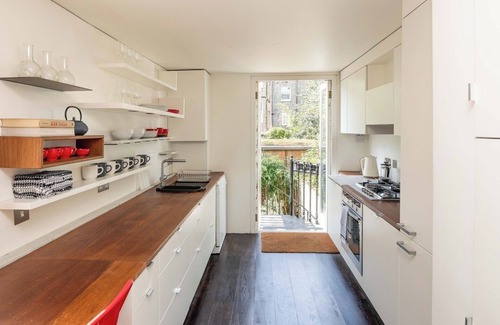Mildmay Apartment | Entire Family Home in London