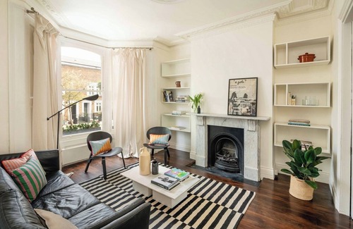Mildmay Apartment | Entire Family Home in London