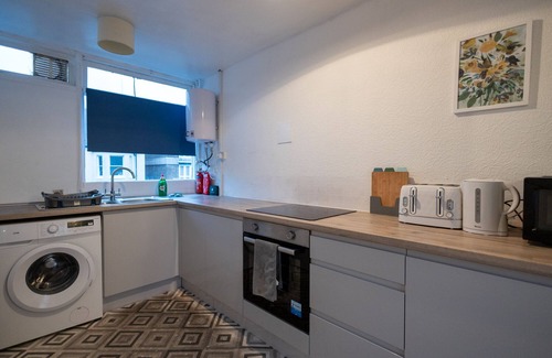 Felixstowe Apartment | Entire Flat in Felixstowe - Undercliff F16