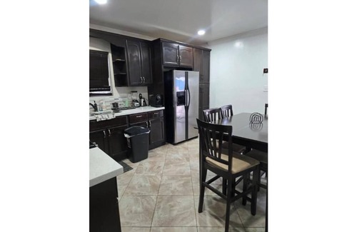 Los Angeles House | Entire Front House in Los Angeles