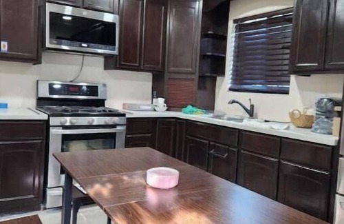 Los Angeles House | Entire Front House in Los Angeles