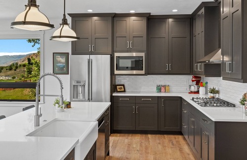 Gardiner House | Entire home 10 minutes from Yellowstone North Entrance! Views to Devil’s Slide