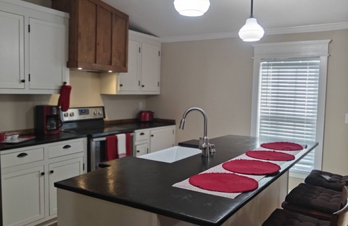 Coker Other | Entire Home! 3br 2ba sleeps up to 8! Only 9 miles from BryantDenny Roll Tide!