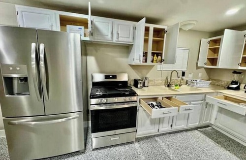 Paradise House | Entire home in Las Vegas 10 min to Fremont 15 Strip