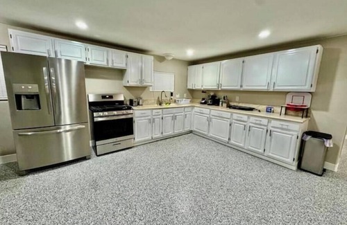 Paradise House | Entire home in Las Vegas 10 min to Fremont 15 Strip