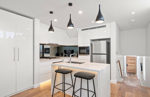 Rose Bay House | Entire home in North Bondi, Australia