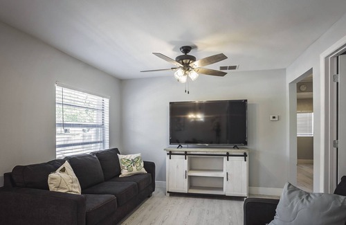 Temple Crest House | Entire home near Bush Garden, USF, Moffitt center