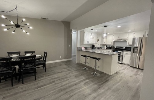 Carmichael House | Entire Modern House With King bed and 65in TV