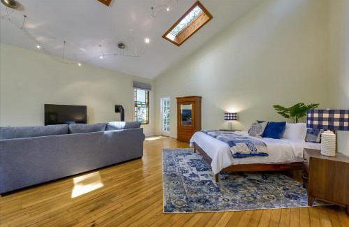 Redwood City Apartment | Entire Mountain Cottage Home - Restaurants Amazing Hiking & Biking Trails