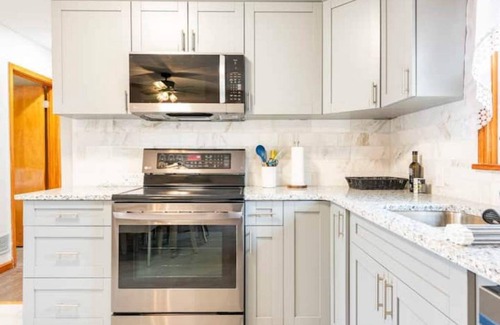 Buechel House | Entire Private Family Home - Minutes to Expo Center, Bourbon Tours, Derby