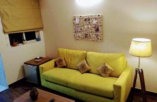 Noida Apartment | Entire Suites/Studio near IT hub/Expressway/Metro