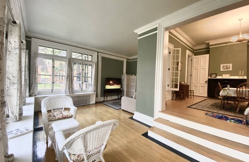 Oshkosh House | Entire Victorian Mansion - Near Main St & Farmer’s Mkt - Sleeps12