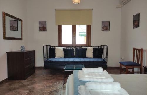 Carmona Apartment | Entretorres. Casa-dúplex en centro histórico.