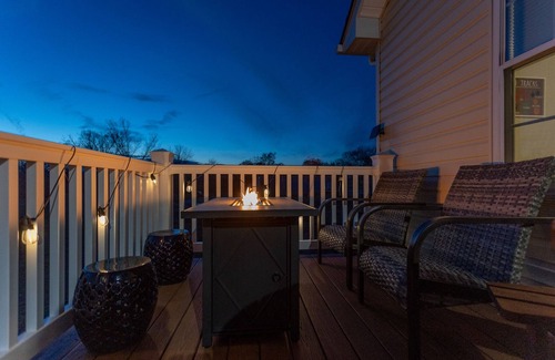 Elkton Ski Chalet | Epic ~ Game Room, Hot Tub, Firepit, BBQ ~ 7 min to Shenandoah National Park