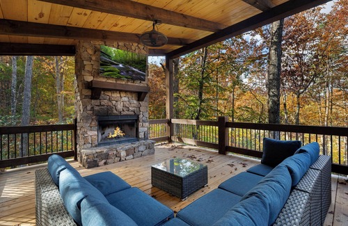 Ridgeline Vistas Cabin | EPIC Heated pool, Outdoor Fireplace, Pool & Hot Tub! Arcade, and close to town!