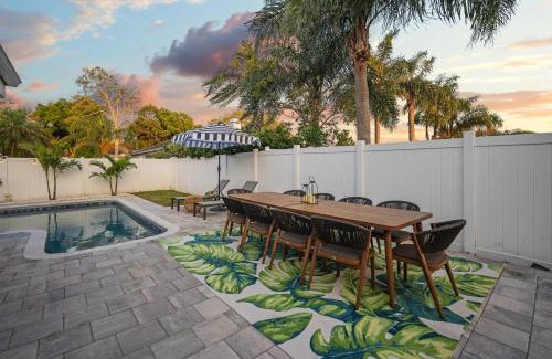 Seminole House | Epic Yard Pool Movie Theater Arcade Games