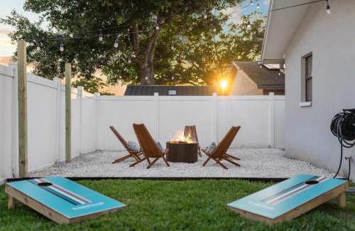 Seminole House | Epic Yard Pool Movie Theater Arcade Games