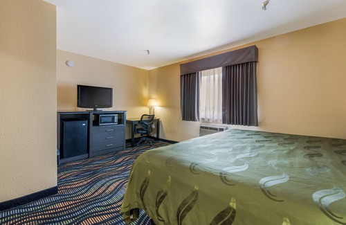 Rockford Hotel | Equality Inn