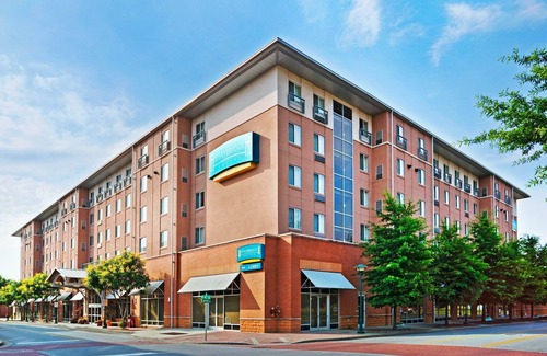 Downtown Chattanooga Condo | Equipped Suite in Downtown Chattanooga | Free Breakfast + Hot Tub Access