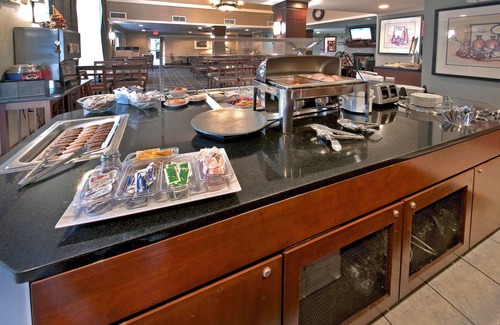 Graysville Condo | Equipped Suite Near CHA | Indoor Pool + Gym Access