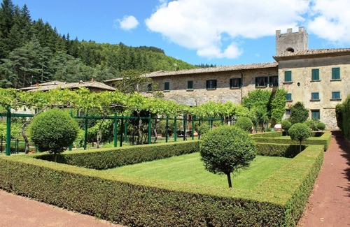 Badia Coltibuono Apartment | Eremo Chiostro In Gaiole in Chianti, Tuscany