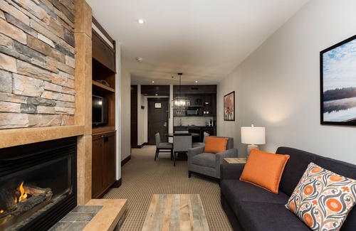 Mont-Tremblant Pedestrian Village Hotel | Ermitage du Lac - Les Suites Tremblant